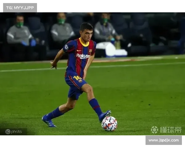 位置类型中场球员的五大关键特点解析及战术作用深度剖析